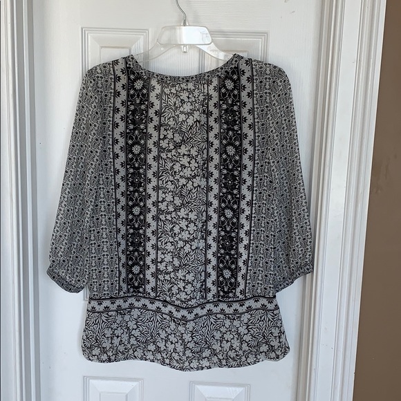 Ladies Old Navy Top Medium Like New - Picture 3 of 3